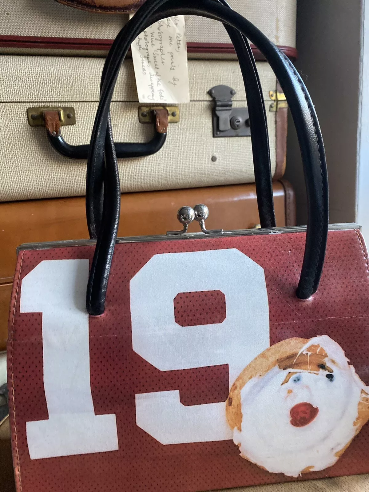 bag with red 0